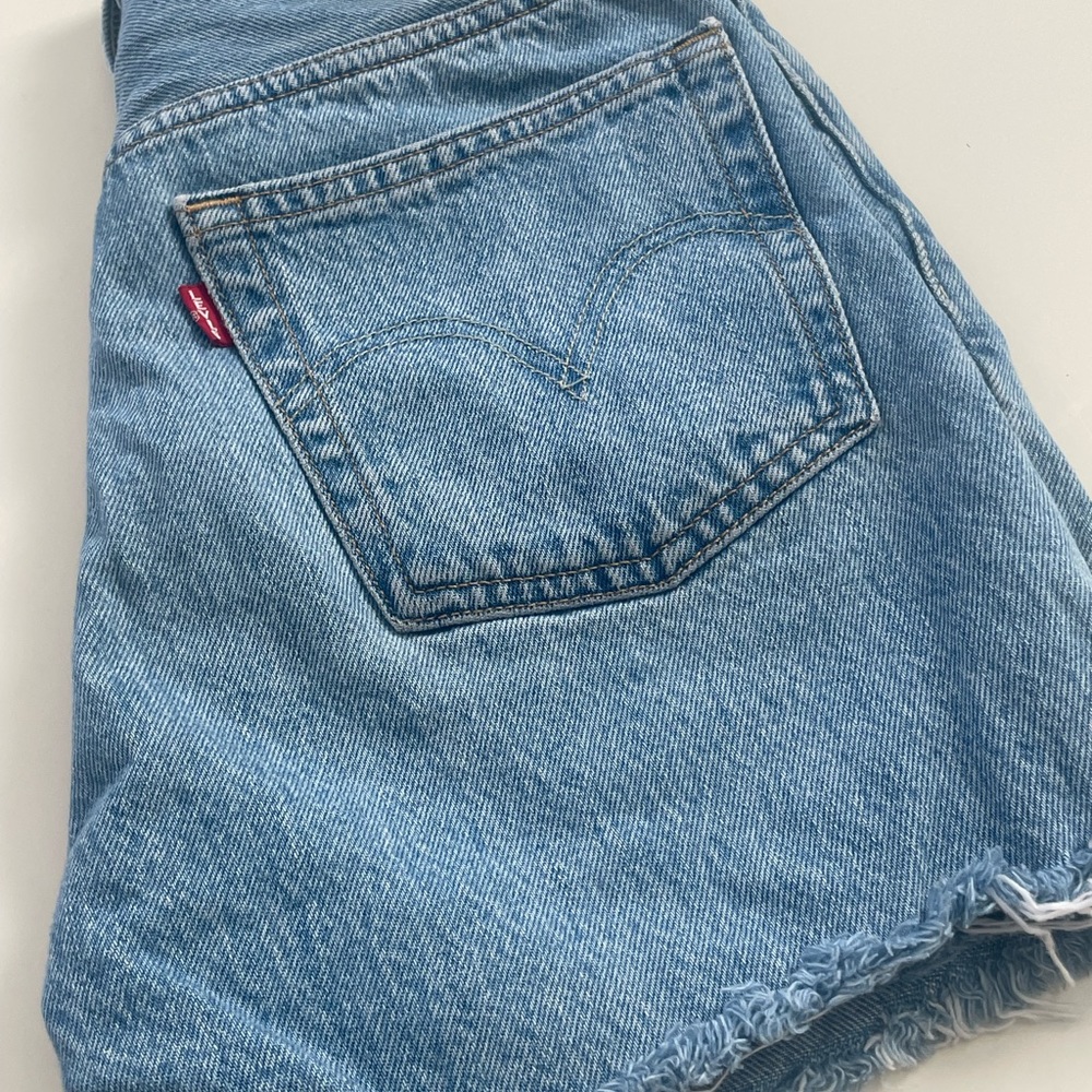 Raw edge Levi’s shorts